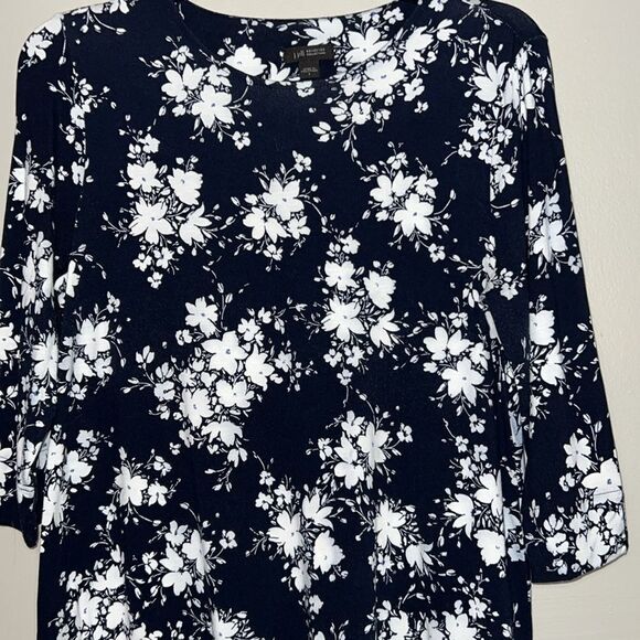 J Jill Wearever Collection Floral Top - Picture 4 of 8